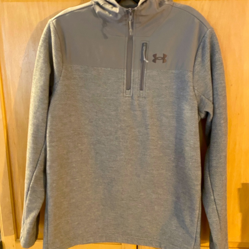 Gray, 3/4 zip men’s under Armour pull over.